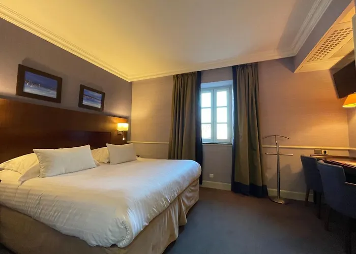 Hotel Au Logis Des Remparts